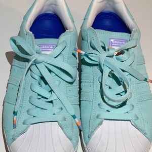 Women’s adidas tennis shoes